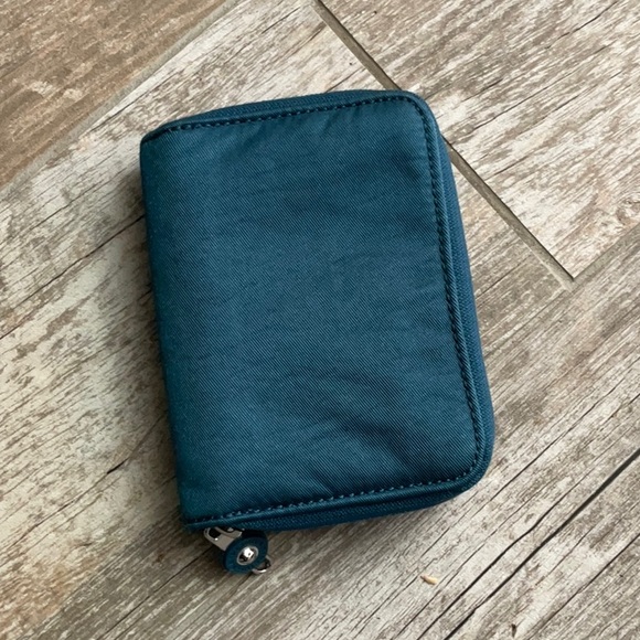 KIPLING Dynamic Beetle Money Love Wallet - Picture 2 of 5